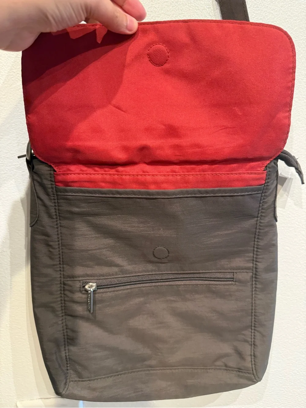 Baggallini Messenger Bag in Taupe